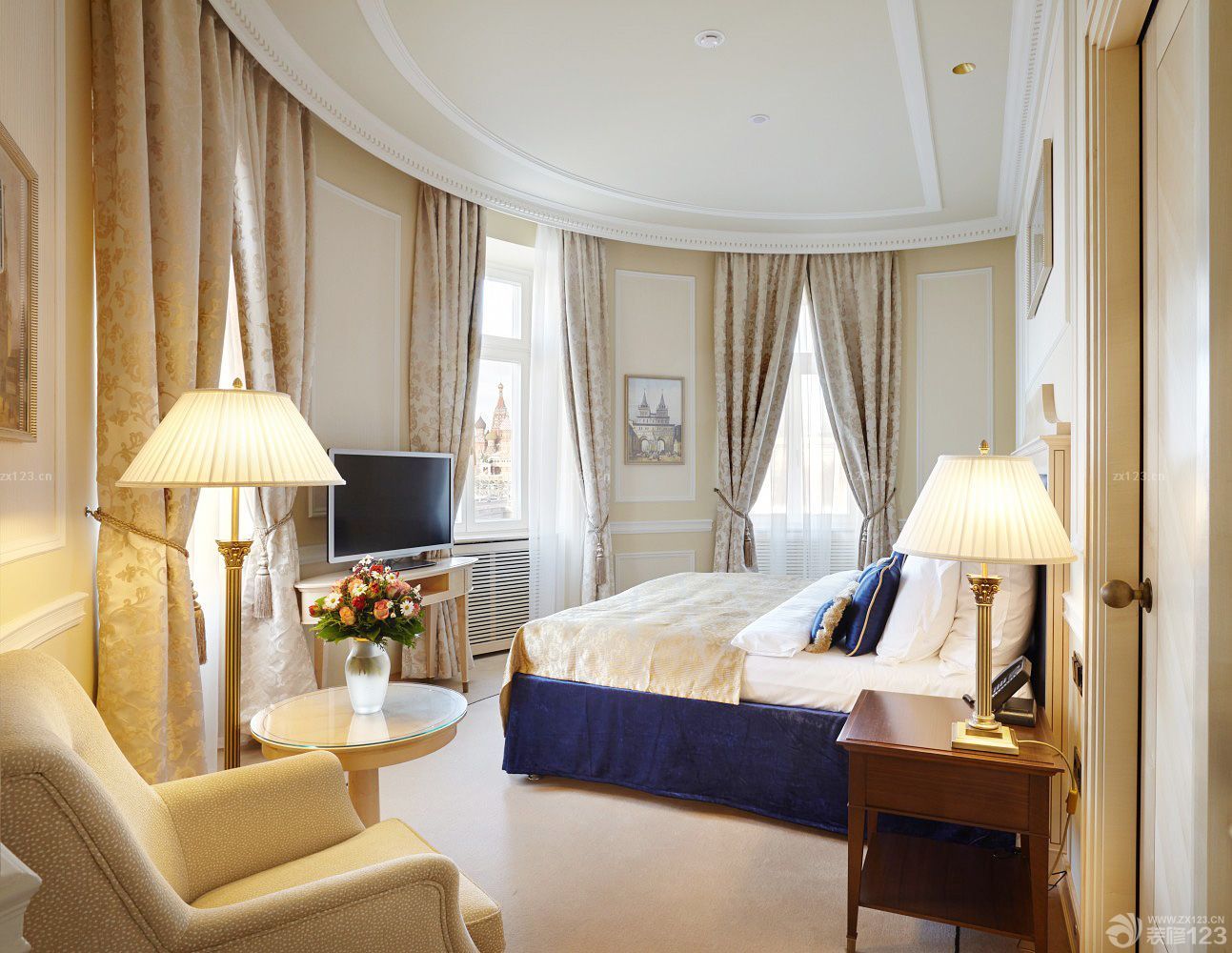 主卧室圆形吊顶设计装修效果图欣赏