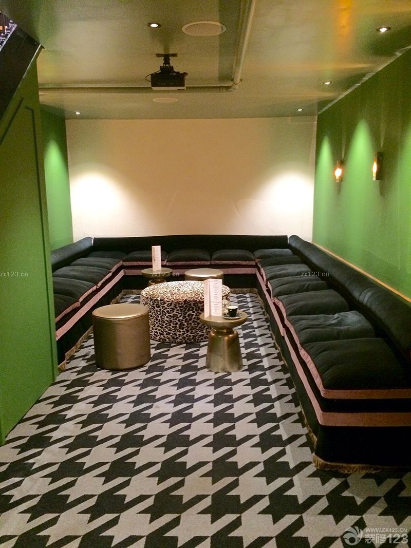 本色酒吧绿色墙面装修效果图片